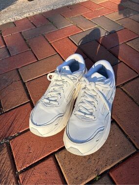 Brooks White Women's Sneakers